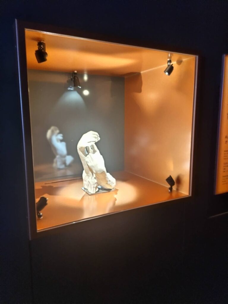 ロダン　手　本物　フランス館